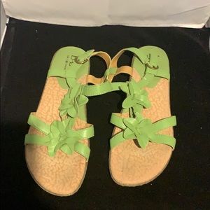BOC born concept light green leather sandals